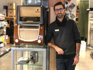 Amiad Al Chamaa dans son magasin d'électronique.