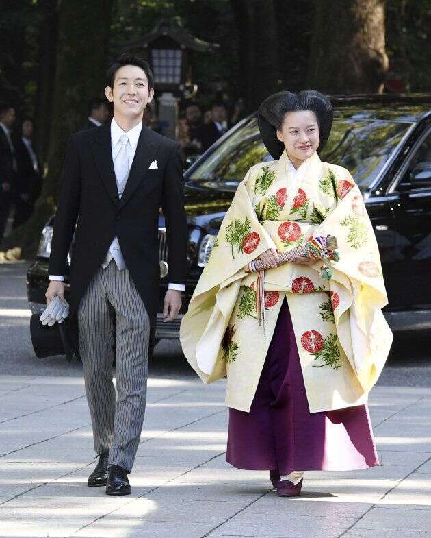 La princesse Ayako et son futur époux Kei Moriya arrivent au sanctuaire Meiji de Tokyo pour leur cérémonie de mariage, ce 29 octobre 2018.