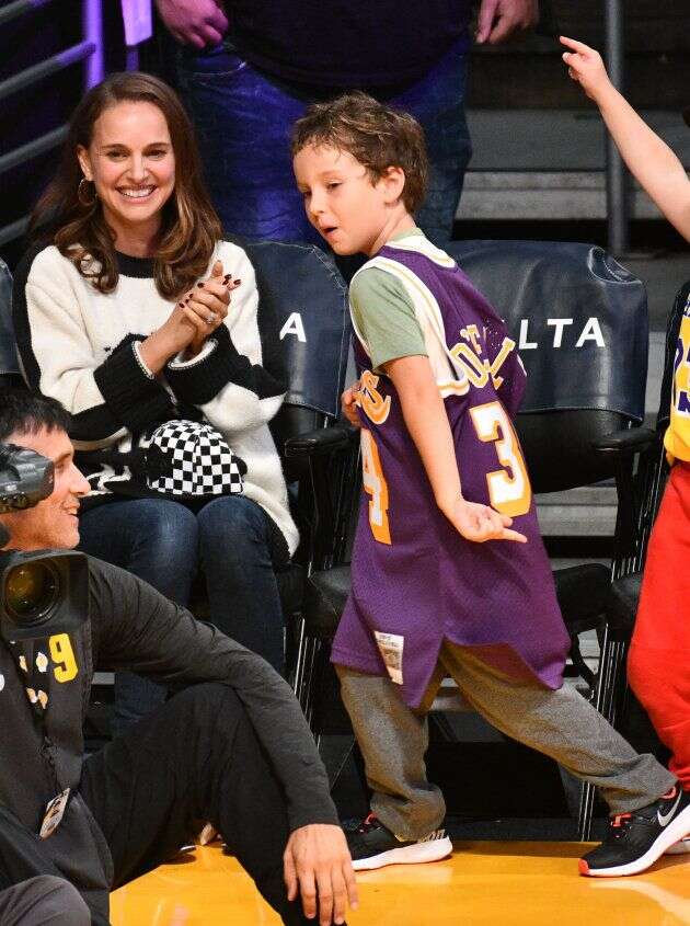 LOS ANGELES, CA - OCTOBER 22:  Natalie Portman, her son Aleph Portman-Millepied and a friend attend a basketball game between the Los Angeles Lakers and the San Antonio Spurs at Staples Center on October 22, 2018 in Los Angeles, California.  (Photo by Allen Berezovsky/Getty Images)