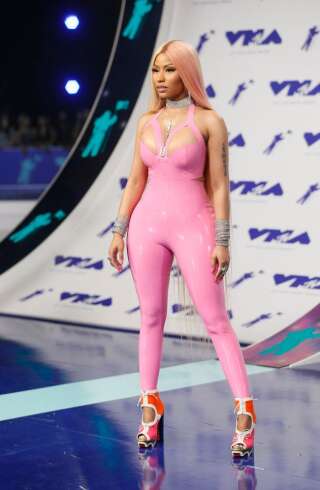 La vraie question est, comme Nicki Minaj a-t-elle réussi à rentrer dans cette combinaison?