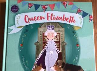 La couverture du livre célébrant les 70 ans de monarchie de la reine Élisabeth II.