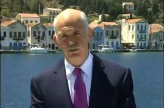 Georges Papandreou annonce en 2010 le premier prêt international à la Grèce.