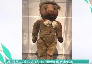 Quand il était enfant, Jean Paul Gaultier avait réalisé un soutien-gorge conique en papier mâché pour son ours en peluche, Nana.
