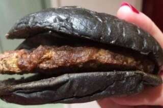 PHOTOS. Le hamburger noir de Burger King est encore moins appétissant en vrai