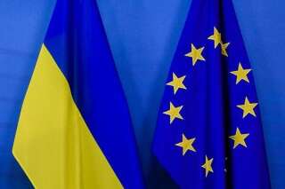 Le drapeau européen entre au Parlement ukrainien sous les applaudissements