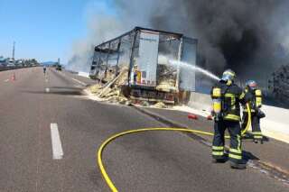 Sur l'autoroute A7, 103 verbalisations d'automobilistes ayant filmé un camion en feu