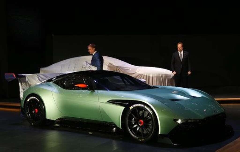 Aston Martin Vulcan - Avec son V12 de 800 chevaux, elle n'a été produite qu'en 25 exemplaires. Prix: 2 millions d'euros HT.