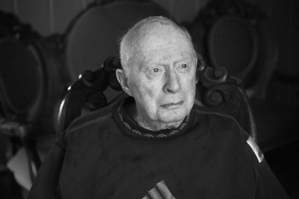 11 mai - Norman Lloyd - L'acteur et réalisateur américain Norman Lloyd est décédé à l'âge de 106 ans. Il avait joué dans le film "Cinquième Colonne" d'Alfred Hitchcock, ou encore "Le Cercle des poètes disparus".<br /><br />> Lire notre article complet <strong><a href="https://www.huffingtonpost.fr/entry/norman-lloyd-proche-de-hitchcock-et-acteur-le-plus-age-du-monde-est-mort_fr_609b8541e4b099ba7530438f?4gs">par ici</a></strong>