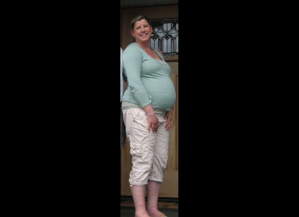 Laura BEFORE - <a href="http://www.huffingtonpost.com/2011/09/19/laura-lost-81-pounds-post-baby_n_968641.html" target="_hplink">Read Laura's story here. </a>