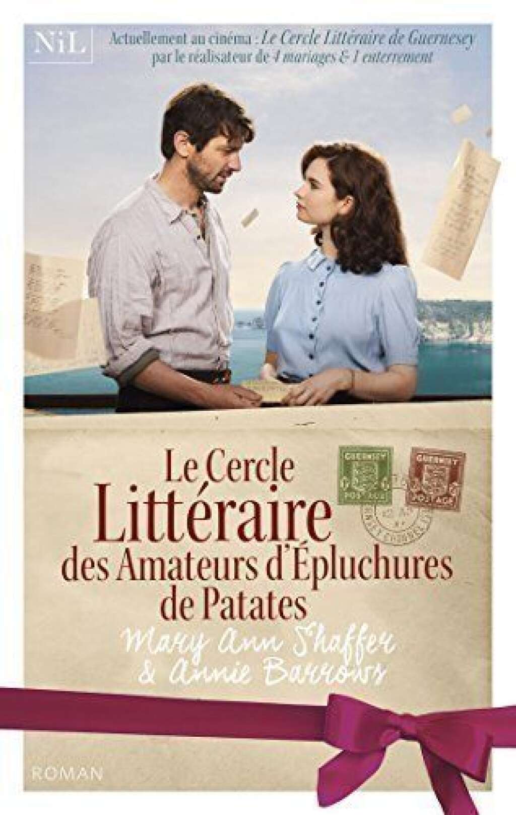 Réponse: "Le Cercle littéraire des amateurs d'épluchures de patates" (2008) de Mary Ann Shaffer et Annie Barrows.