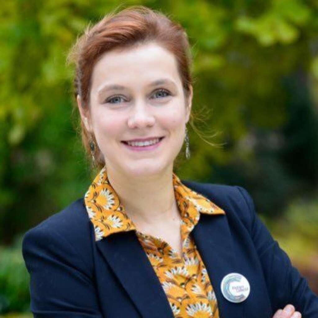Léonore Moncond'huy - Âgée d'à peine 30 ans, Léonore Moncond'huy est la plus jeune représentante de la vague verte qui a déferlé sur la France à l'occasion de ce second tour. A Poitiers, elle a battu le maire socialiste sortant. Cette diplômée de Sciences Po est conseillère régionale de Nouvelle Aquitaine depuis 2015.