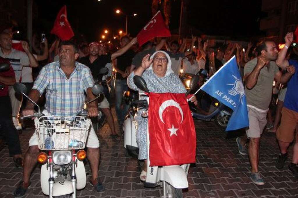 People march with Turkish flags in the resort town of Marmaris, Turkey July 16, 2016.    REUTERS/Kenan Gurbuz