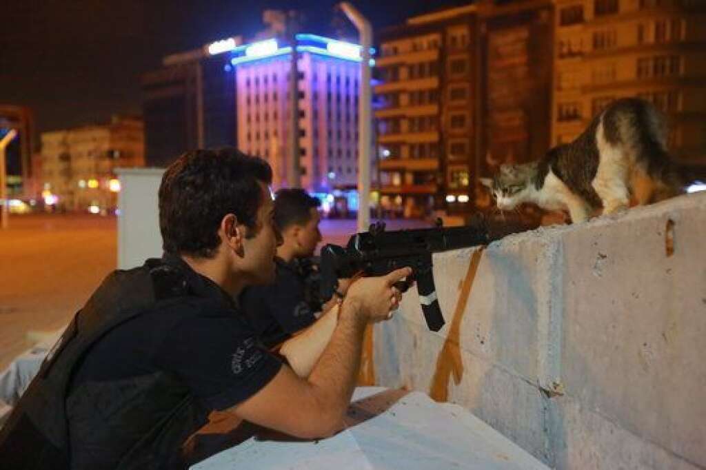 A policeman aims his weapon in Istanbul, Turkey July 16, 2016. REUTERS/Kemal Aslan