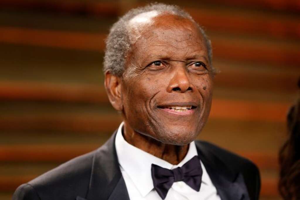 7 Janvier 2022 - Sidney Poitier - La mort de l'acteur américano-bahaméen, Sidney Poitier, survenue "durant la première semaine" de janvier, a été annoncée par le gouvernement des Bahamas le 7 janvier. Connu pour ses rôles au cinéma dans "Devine qui vient dîner?" ou encore "Dans la chaleur de la nuit", il est le premier acteur noir à avoir remporté l'Oscar de meilleur acteur pour “Le Lys des champs” en 1964.<a href="https://www.huffingtonpost.fr/entry/mort-de-sidney-poitier-premier-acteur-noir-a-avoir-recu-loscar-du-meilleur-acteur_fr_61d85b48e4b061afe3b1e952">>>> Lire notre article ici</a>