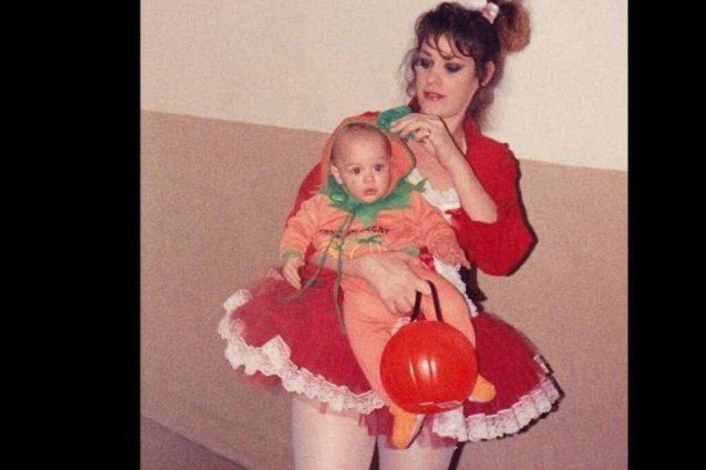 Jena Dellagrottaglia & son Nick  for Halloween - <a href="http://www.huffingtonpost.com/social/distar97"><img style="float:left;padding-right:6px !important;" src="http://s.huffpost.com/images/profile/user_placeholder.gif" /></a><a href="http://www.huffingtonpost.com/social/distar97">distar97</a>:<br />Fantasy artist Jena Dellagrottaglia not your regular mom on Halloween.