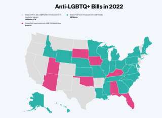 En bleu, les États où des lois LGBTphobes ont été proposées, en rouge les États où des textes ont été adoptés