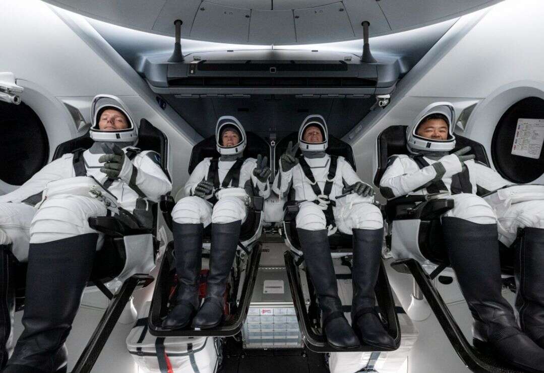 Les 4 astronautes dans le cockpit attendent le décollage vers l'ISS.