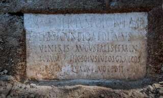 Plaque en marbre qui a permis l'identification de Marcus Venerius Secundio