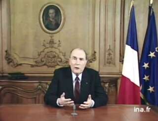 François Mitterrand prononçant ses vœux présidentiels depuis Strasbourg.