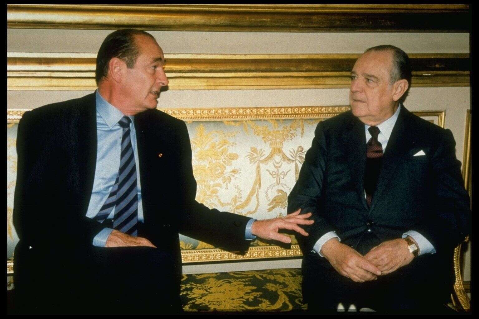 JACQUES CHIRAC RECEIVES RAYMOND BARRE AT THE ELYSEE (Photo by Yves Forestier/Sygma via Getty Images)