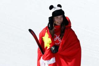 Avec deux titres et une médaille d'argent, la skieuse acrobatique chinoise Eileen Gu a été l'une des reines de ces Jeux disputés à domicile.<br />La Norvégienne Therese Johaug a aussi marqué ces Jeux en remportant trois médailles d'or: au skiathlon inaugural, au 15km et enfin 30km mass-start lors de la dernière journée.<br />Parmi les autres athlètes à avoir gagné trois médailles se trouvent le Norvégien Jœrgen Graabak pour le combiné nordique (2O, 1A), et l'Autrichien Johannes Strolz en ski alpin (2O, 1A).