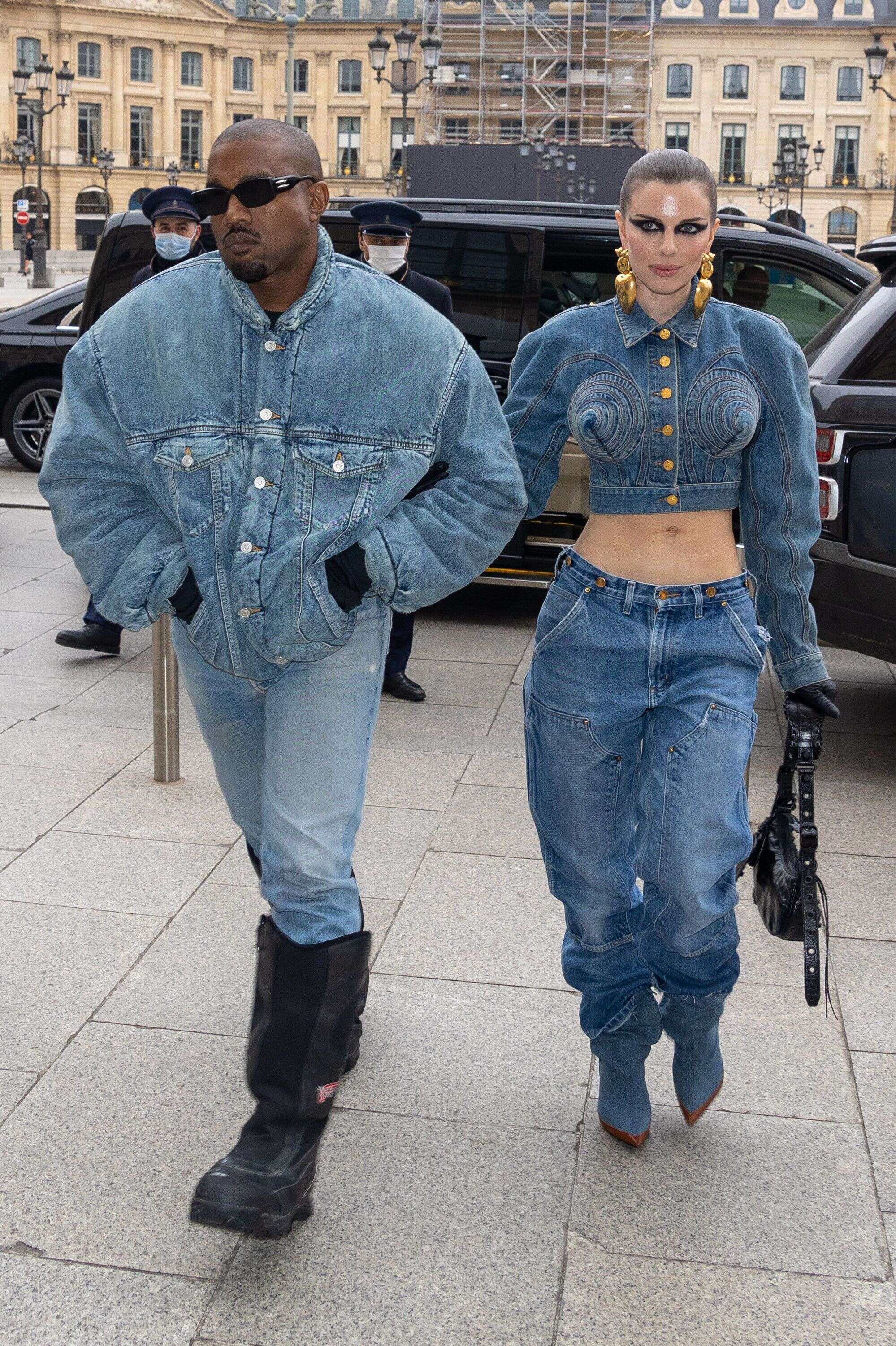 Kanye West et Julia Fox le 23 janvier 2022 à Paris, en France.