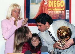 Diego Maradona, son ex-femme Claudia Villafañe et ses deux filles, Dalma et Giannina.