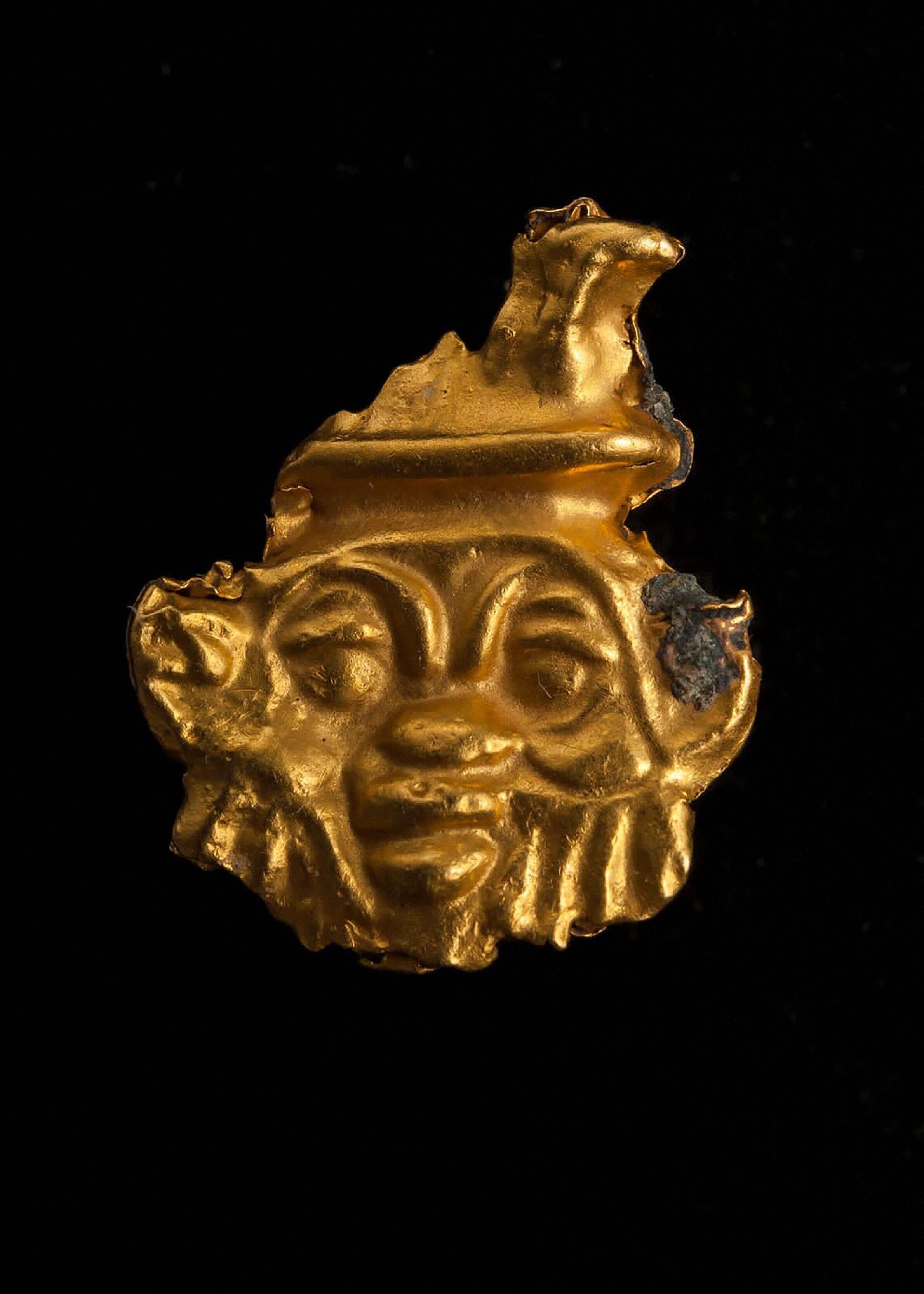 Le fragment d'un objet en or a été découvert.