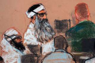 Dessin du 8 décembre 2008 pendant l'une des premières auditions préliminaires de Khalid Sheikh Mohammed à Guantanamo.