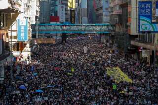 Huit cent mille manifestants pro-démocratie ont défilé ce dimanche 8 décembre dans les rues de Hong Kong