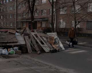 Une barricade dans une rue de Kiev, en Ukraine, le 28 février 2022.