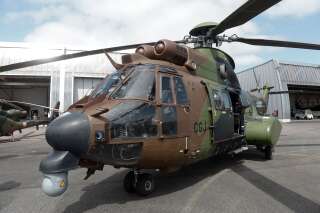 Un hélicoptère Cougar sur la base de Pau