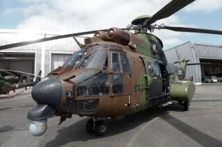 Un hélicoptère Cougar sur la base de Pau