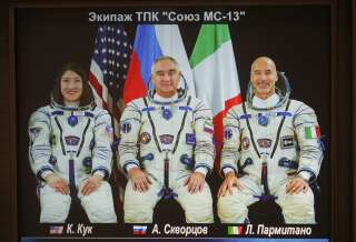 <i>L'astronaute de la NASA Christina Koch, le cosmonaute de la Roscosmos Alexander Skvortsov et l'astronaute de l'ESA Luca Parmitano (de gauche à droite) </i>
