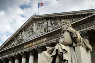 La statue de Jean-Baptiste Colbert devant l'Assemblée nationale à Paris.