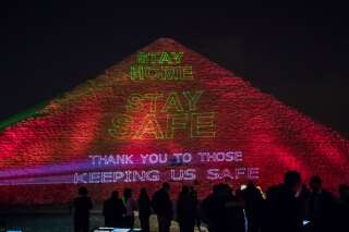 En Egypte, pendant l'épidémie de coronavirus, la grande pyramide de Guizeh mobilisée avec cette mise en lumière