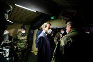Emmanuel Macron en visite à l'hôpital militaire de Mulhouse le 25 mars.
