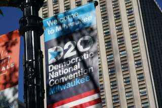 Un panneau annonce la convention démocrate au Wisconsin Center, centre névralgique d’un événement devenu principalement virtuel.