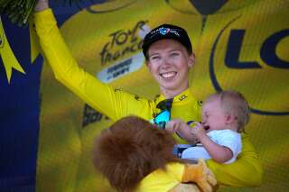 Tour de France: le bébé tenu par Lorena Wiebes, première maillot jaune, n'était pas son bébé