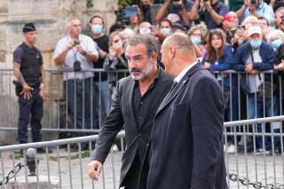 L'acteur Jean Dujardin aux obsèques de Jean-Paul Belmondo à l'église Saint-Germain-des-Pres à Paris, le 10 septembre 2021