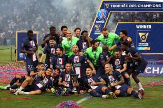 Paris Saint-Germain team players celebrate with the winner's cup following the French Champions' Trophy (Trophee des Champions) final football match, Paris Saint-Germain versus FC Nantes, in the at the Bloomfield Stadium, in Tel Aviv on July 31, 2022. - Paris Saint-Germain (PSG) beat Nantes 4-0 to clinch the trophy. (Photo by JACK GUEZ / AFP)