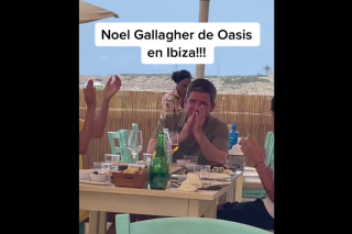 La présence de Noel Gallagher a fait chanter tout ce restaurant d’Ibiza