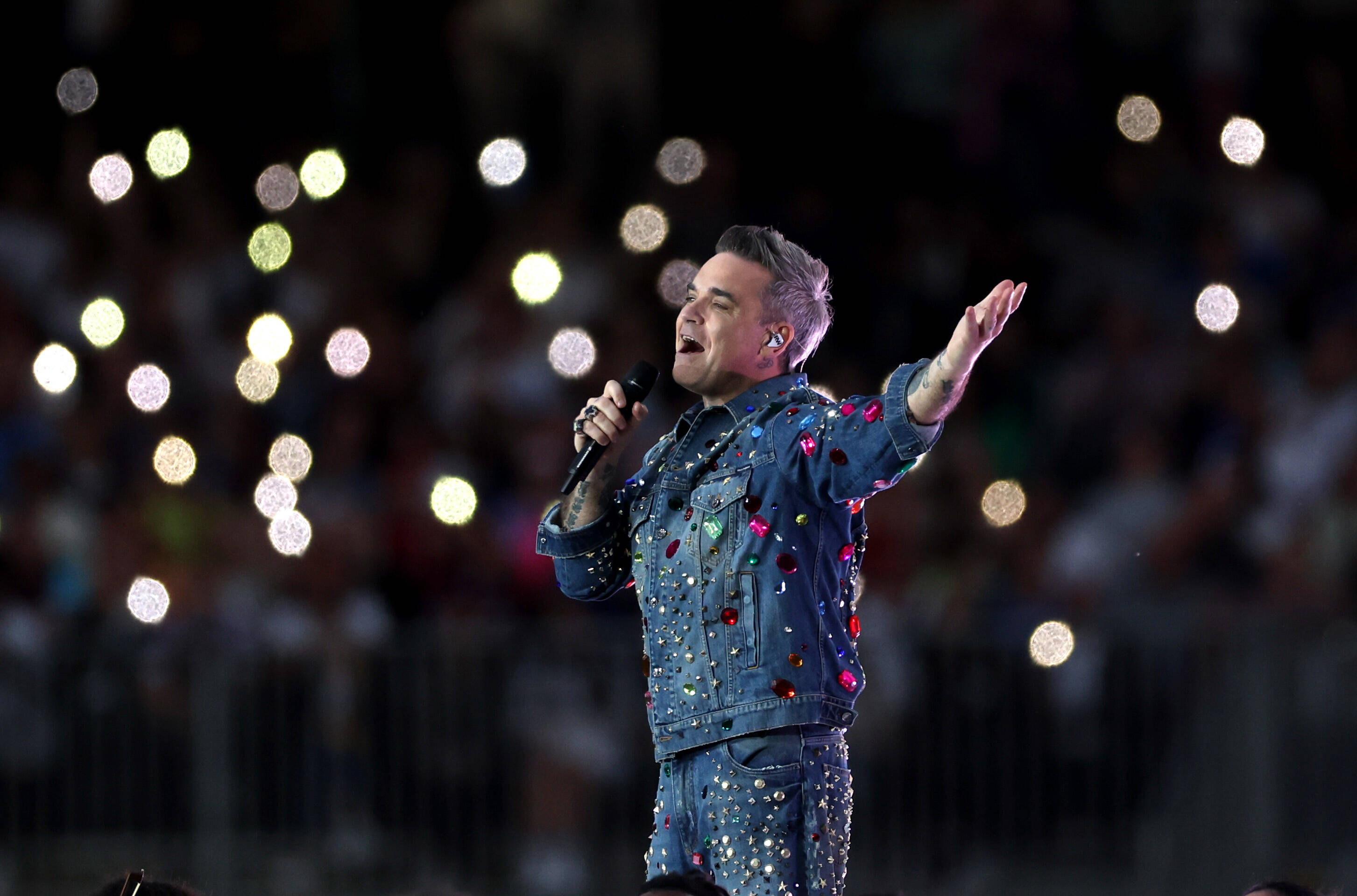 "Les pilules me dépriment" : Robbie Williams décide d'assumer sa calvitie
