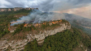 Les contreforts du massif de la Chartreuse entre Lyon et Grenoble dans l’Isère sont en feu en ce début d’août 2022.