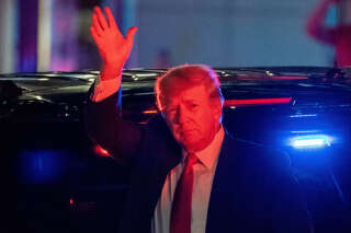 Former U.S. President Donald Trump arrives at Trump Tower the day after FBI agents raided his Mar-a-Lago Palm Beach home, in New York City, U.S., August 9, 2022. REUTERS/David 'Dee' Delgado - RC2CTV9N4UVX
