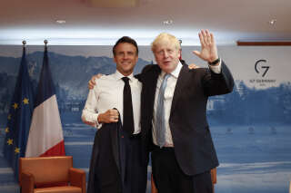 France's President Emmanuel Macron (L) and British Prime Minister Boris Johnson pose for a picture during bilateral talks on June 26, 2022, in Elmau Castle, southern Germany, on the sidelines of a summit of the Group of Seven rich nations (G7). - G7 leaders will be under pressure to hold fast to climate pledges when they meet in Bavaria from June 26 to 28, as Russia's energy cuts trigger a dash back to planet-heating fossil fuels. (Photo by BENOIT TESSIER / POOL / AFP)