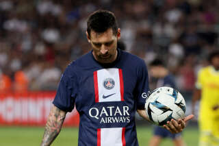 (FILES) In this file photo taken on July 31, 2022 Paris Saint-Germain's Argentinian forward Lionel Messi holds the ball as he looks at the pitch during the French Champions' Trophy (Trophee des Champions) final football match, Paris Saint-Germain versus FC Nantes, in the at the Bloomfield Stadium, in Tel AviV. - Seven-time Ballon d'Or winner Lionel Messi paid a high price for an underwhelming first season with Paris Saint-Germain when he was left off the 30-strong list for this year's coveted football award. (Photo by JACK GUEZ / AFP)