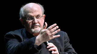 L’auteur britannique Salman Rushdie lors d’une présentation de son livre « Quichotte » au Volkstheater de Vienne, en Autriche, le 16 novembre 2019.