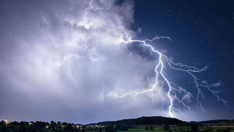 Massive lightning bolt on 30.07.2017 at Zusmarshausen west of Augsburg (Bavaria).