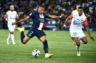Paris Saint-Germain's French forward Kylian Mbappe kicks the ball  during the French L1 football match between Paris-Saint Germain (PSG) and Montpellier Herault SC at The Parc des Princes Stadium in Paris on August 13, 2022. (Photo by STEPHANE DE SAKUTIN / AFP)